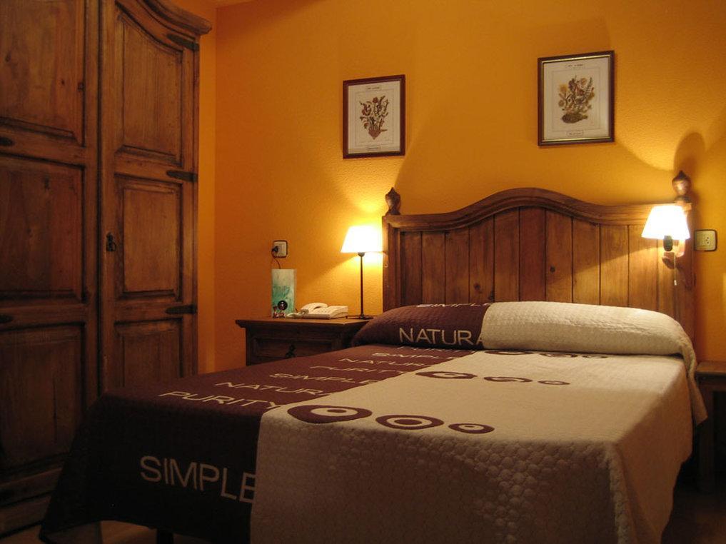 Hospedium Hotel Posada De La Luna Huesca Bagian luar foto