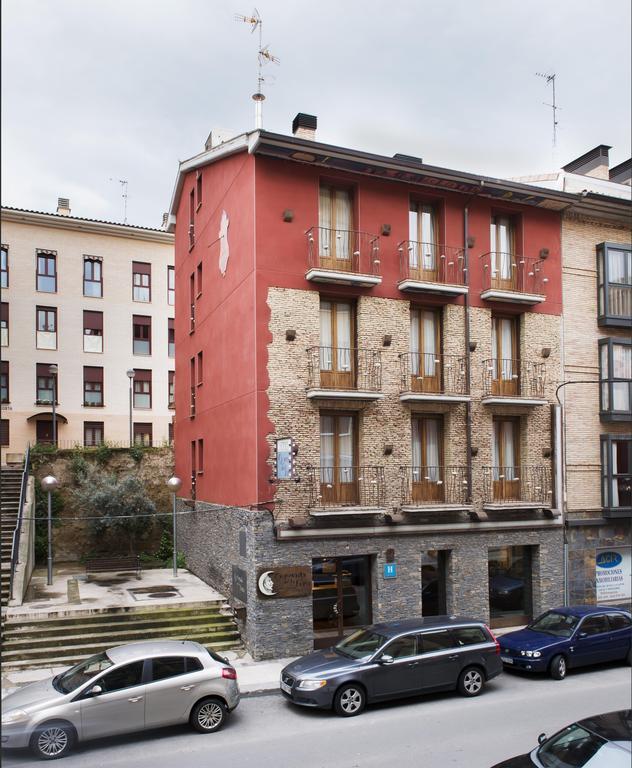Hospedium Hotel Posada De La Luna Huesca Bagian luar foto